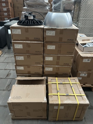 Ca. 16x High bay Light HBU 150W 5700K IP66 met industriële kap Ellipz